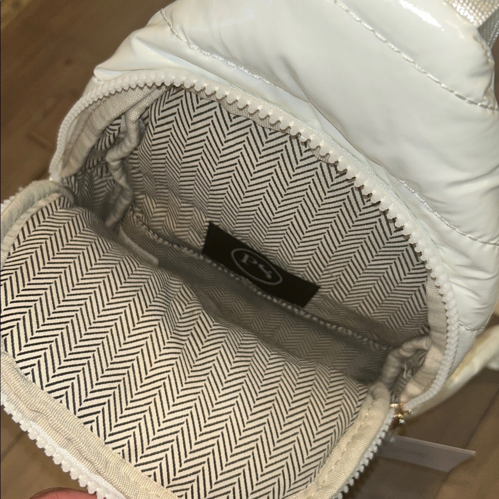 NWT Pretty Simple Sonali Puffer Sling Bag - Picture 7 of 7